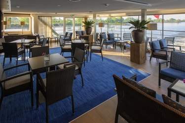 Avalon Waterways, Avalon Illumination Club Lounge 2.jpg
